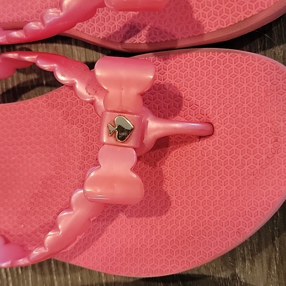 2 pair of kate spade flip flops - Picture 5 of 8